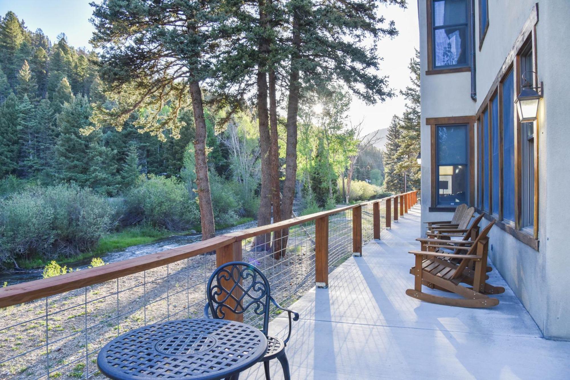 River Lyric Lodge - Formerly Double Dog Red River Luaran gambar